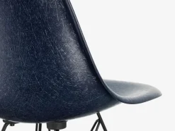 Vitra Eames Fiberglass Chair DSW, sortlakeret ahorn fra Discount