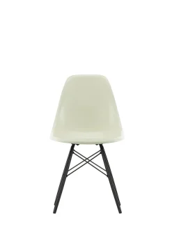 Vitra Eames Fiberglass Chair DSW, sortlakeret ahorn fra Discount
