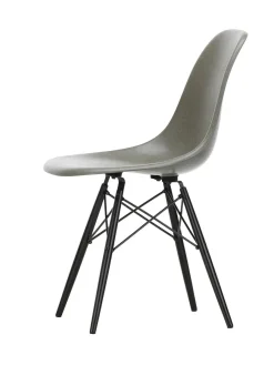 Vitra Eames Fiberglass Chair DSW, sortlakeret ahorn fra Discount