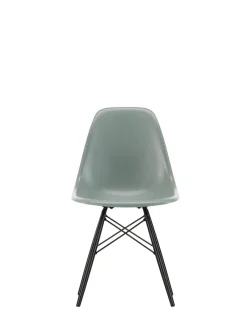 Vitra Eames Fiberglass Chair DSW, sortlakeret ahorn fra Discount