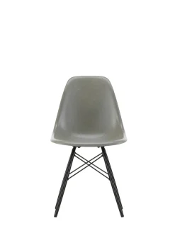 Vitra Eames Fiberglass Chair DSW, sortlakeret ahorn fra Discount