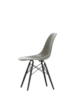 Vitra Eames Fiberglass Chair DSW, sortlakeret ahorn fra Discount