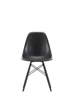 Vitra Eames Fiberglass Chair DSW, sortlakeret ahorn fra Discount