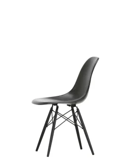 Vitra Eames Fiberglass Chair DSW, sortlakeret ahorn fra Discount