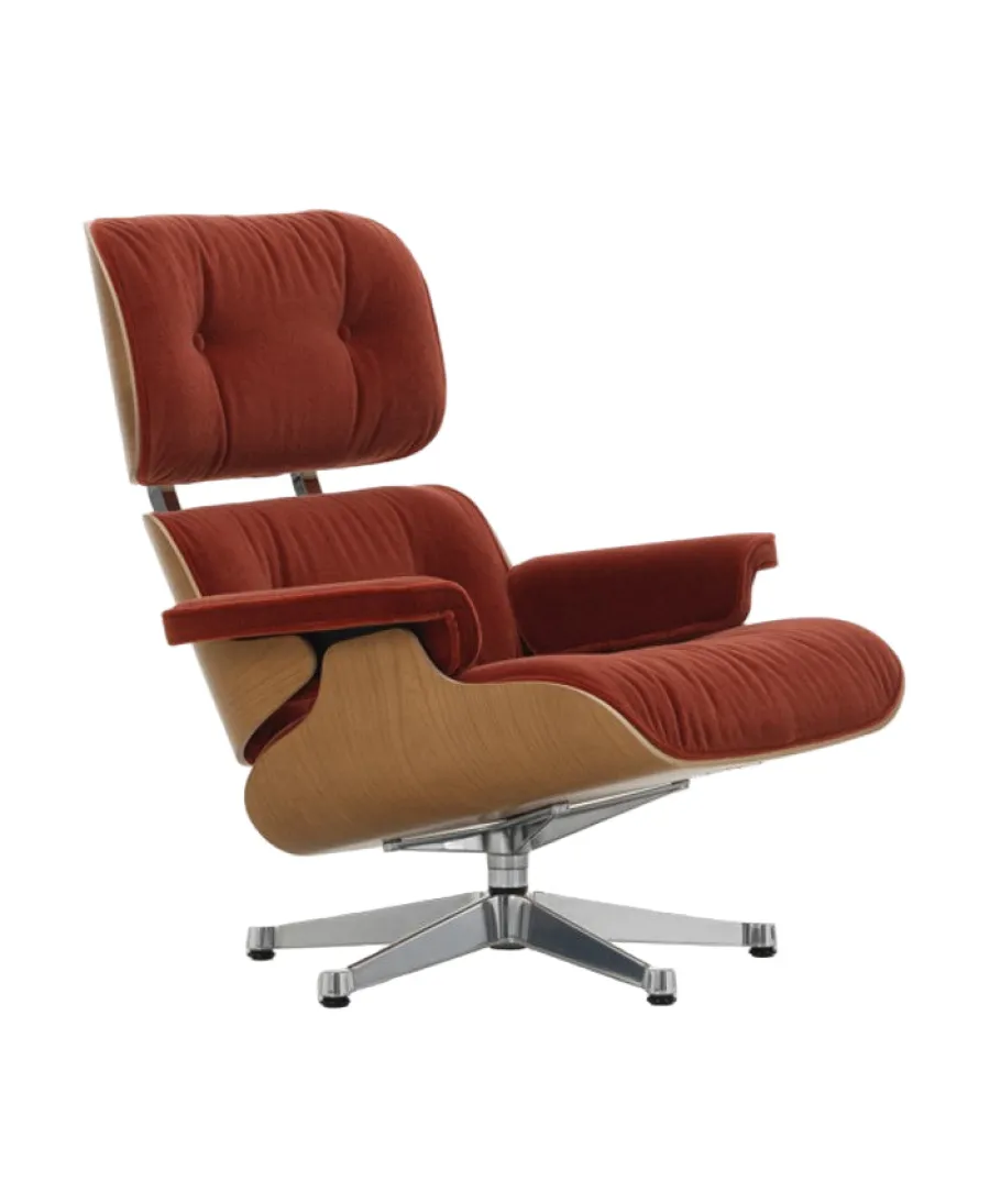 Vitra Eames Lounge Chair, kirsebær, calma brandy inkl. Fodskammel fra New