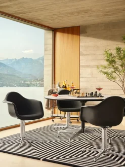 Vitra Eames Plastic Armchair DAL fra Hot