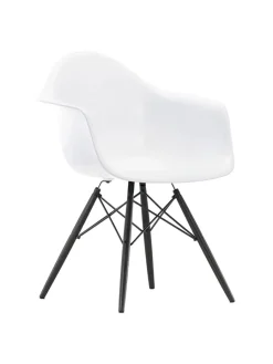 Vitra Eames Plastic Armchair DAW, sortlakeret ahorntræ fra Online