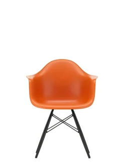 Vitra Eames Plastic Armchair DAW, sortlakeret ahorntræ fra Online