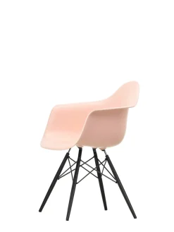 Vitra Eames Plastic Armchair DAW, sortlakeret ahorntræ fra Online