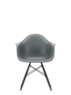 Vitra Eames Plastic Armchair DAW, sortlakeret ahorntræ fra Online