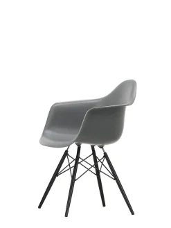 Vitra Eames Plastic Armchair DAW, sortlakeret ahorntræ fra Online