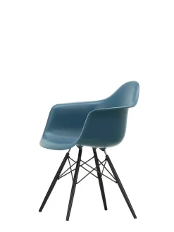 Vitra Eames Plastic Armchair DAW, sortlakeret ahorntræ fra Online