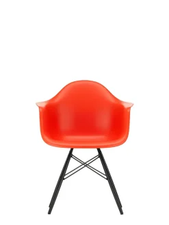 Vitra Eames Plastic Armchair DAW, sortlakeret ahorntræ fra Online