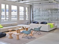 Vitra Eames Plastic Armchair LAR, hvidlakeret fra Outlet