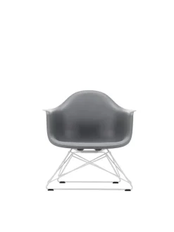 Vitra Eames Plastic Armchair LAR, hvidlakeret fra Outlet