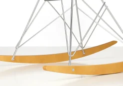 Vitra Eames Plastic Armchair RAR, gyngestol fra Outlet