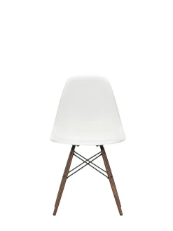 Vitra Eames Plastic Side Chair DSW, mørkbejdset ahorntræ fra Clearance