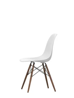 Vitra Eames Plastic Side Chair DSW, mørkbejdset ahorntræ fra Clearance
