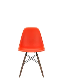 Vitra Eames Plastic Side Chair DSW, mørkbejdset ahorntræ fra Clearance