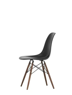 Vitra Eames Plastic Side Chair DSW, mørkbejdset ahorntræ fra Clearance