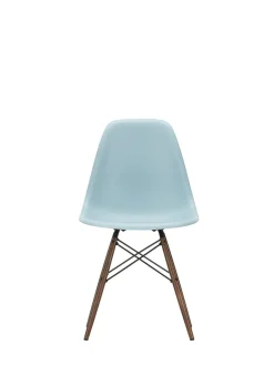 Vitra Eames Plastic Side Chair DSW, mørkbejdset ahorntræ fra Clearance