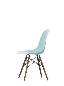 Vitra Eames Plastic Side Chair DSW, mørkbejdset ahorntræ fra Clearance