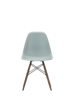Vitra Eames Plastic Side Chair DSW, mørkbejdset ahorntræ fra Clearance