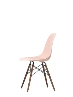 Vitra Eames Plastic Side Chair DSW, mørkbejdset ahorntræ fra Clearance