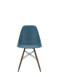 Vitra Eames Plastic Side Chair DSW, mørkbejdset ahorntræ fra Clearance