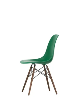 Vitra Eames Plastic Side Chair DSW, mørkbejdset ahorntræ fra Clearance