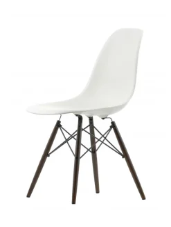Vitra Eames Plastic Side Chair DSW, mørkbejdset ahorntræ fra Clearance
