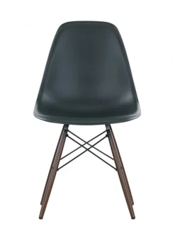 Vitra Eames Plastic Side Chair DSW, mørkbejdset ahorntræ fra Clearance