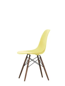 Vitra Eames Plastic Side Chair DSW, mørkbejdset ahorntræ fra Clearance