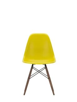 Vitra Eames Plastic Side Chair DSW, mørkbejdset ahorntræ fra Clearance