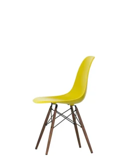 Vitra Eames Plastic Side Chair DSW, mørkbejdset ahorntræ fra Clearance