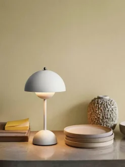 &Tradition Flowerpot Portable VP9 Bordlampe af Verner Panton