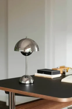 &Tradition Flowerpot Portable VP9 Bordlampe af Verner Panton