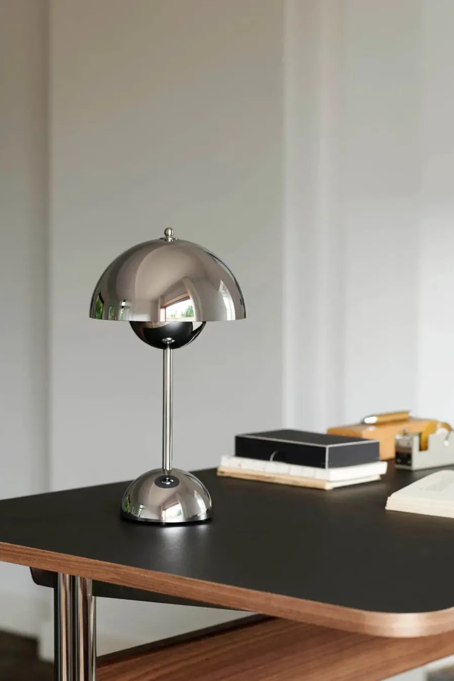&Tradition Flowerpot Portable VP9 Bordlampe af Verner Panton