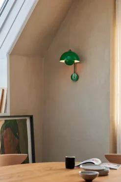 &Tradition Flowerpot VP8 Væglampe af Verner Panton Hot