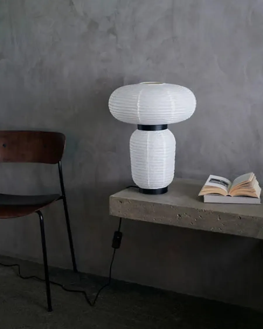 &Tradition Formakami bordlampe fra Best