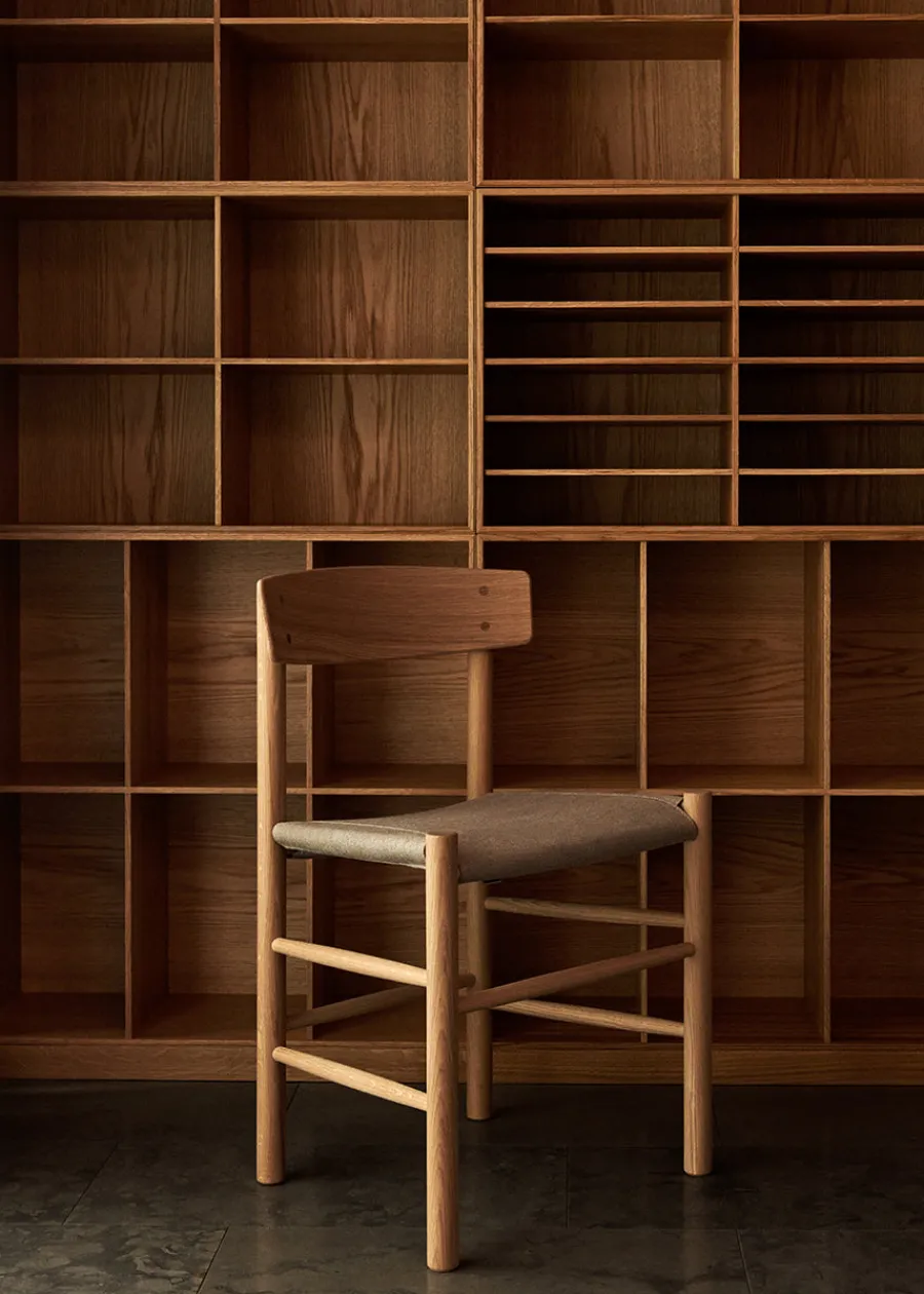 Fredericia Furniture J39 Folkestolen Sædepolstret, Sort Canvas af Børge Mogensen Sale