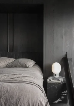 Audo Copenhagen JWDA Concrete Bordlampe fra Hot