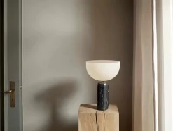 New Works Kizu Bordlampe Small, Black Marble fra New