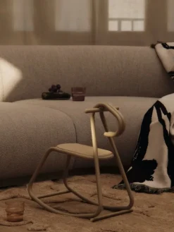 Ferm Living Lussi Rocking Horse – skulpturel gyngehest fra Online
