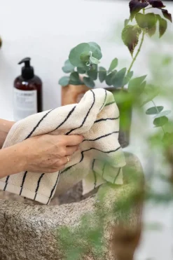 Bongusta Naram towel - Creme & Ink fra