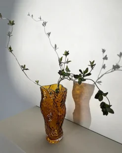 Hein Studio Ostrea Vase, amber fra Online
