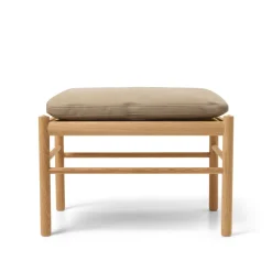 Carl Hansen & Søn OW149F Fodskammel til Colonial lænestol, eg olie, Terra-læder af Ole Wanscher Outlet