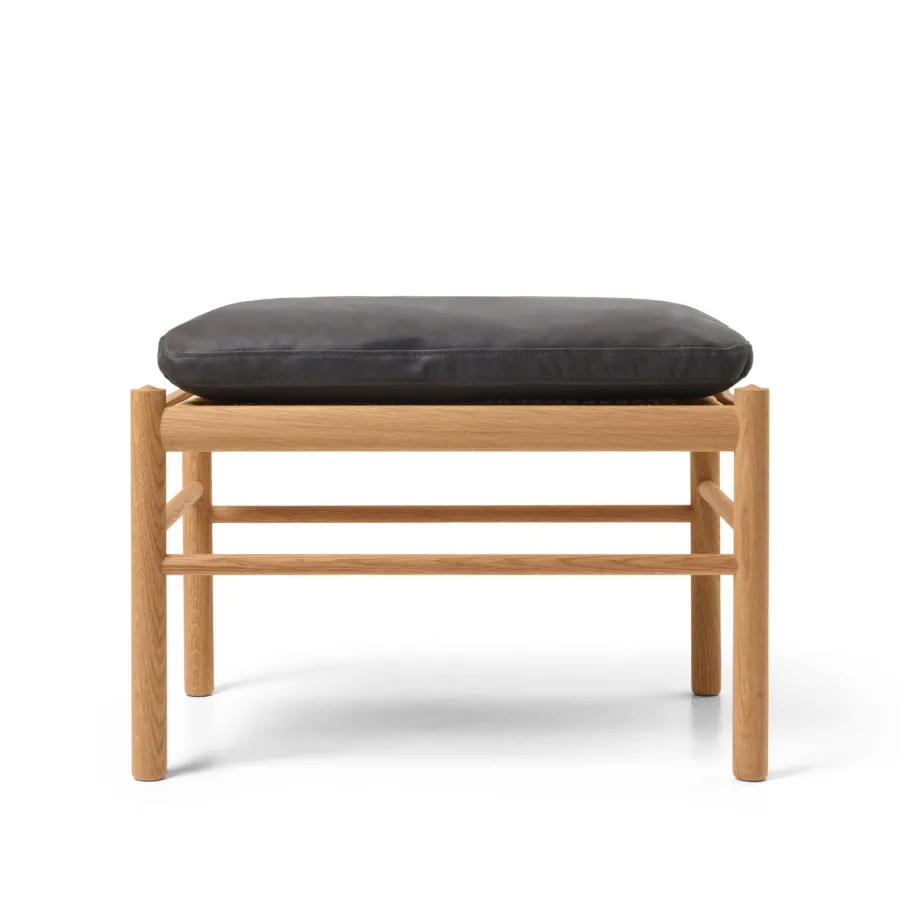 Carl Hansen & Søn OW149F Fodskammel til Colonial lænestol, eg olie, Terra-læder af Ole Wanscher Outlet