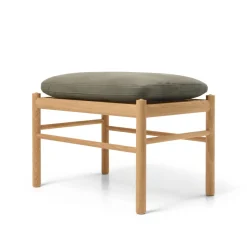 Carl Hansen & Søn OW149F Fodskammel til Colonial lænestol, eg olie, Terra-læder af Ole Wanscher Outlet