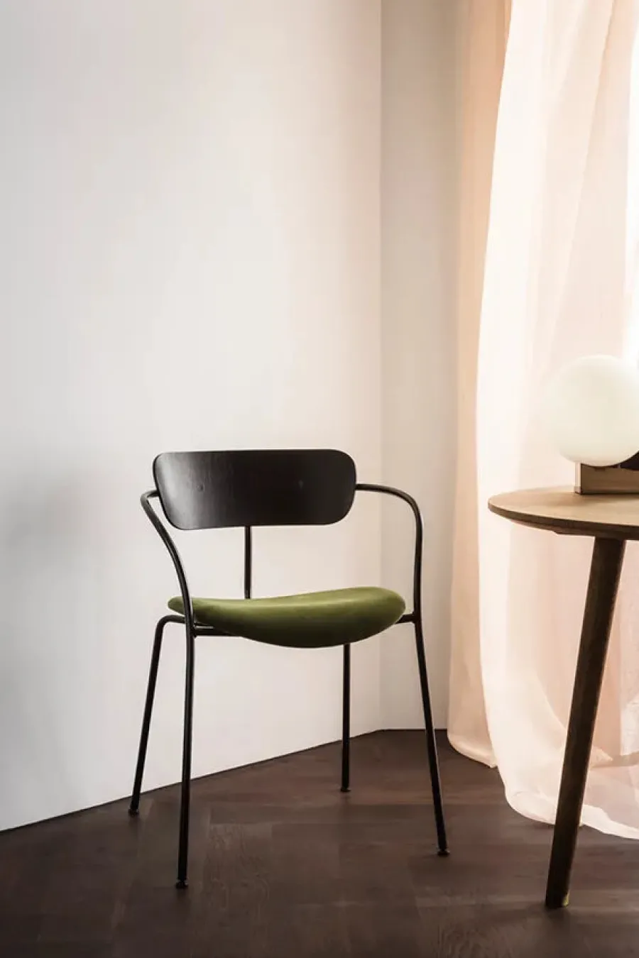 &Tradition Pavilion Stol AV1 fra Outlet